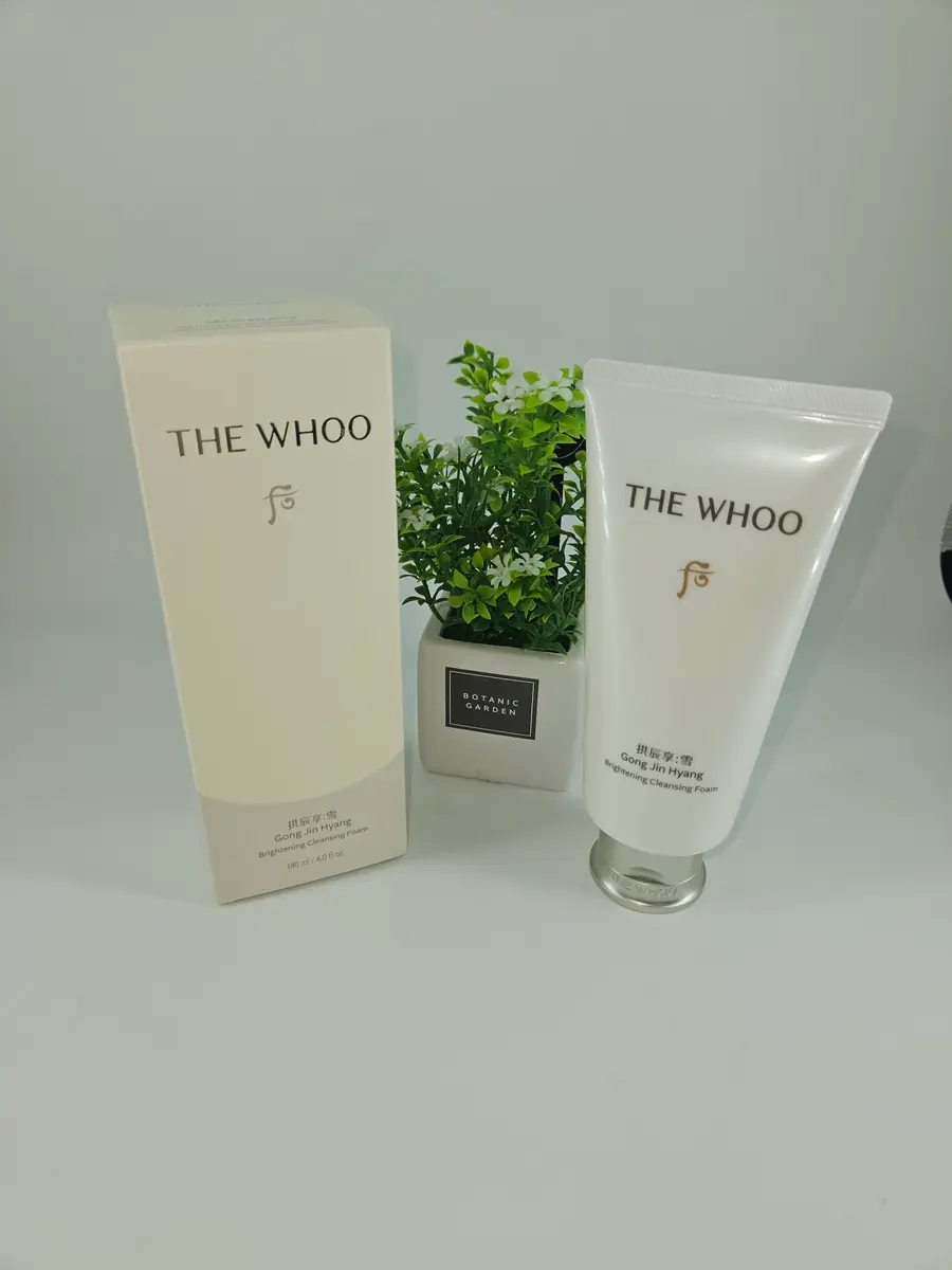 The WHOO Gong Jin Hyang Brightening Cleansing Foam 180 ml (Box 30) (250 g)