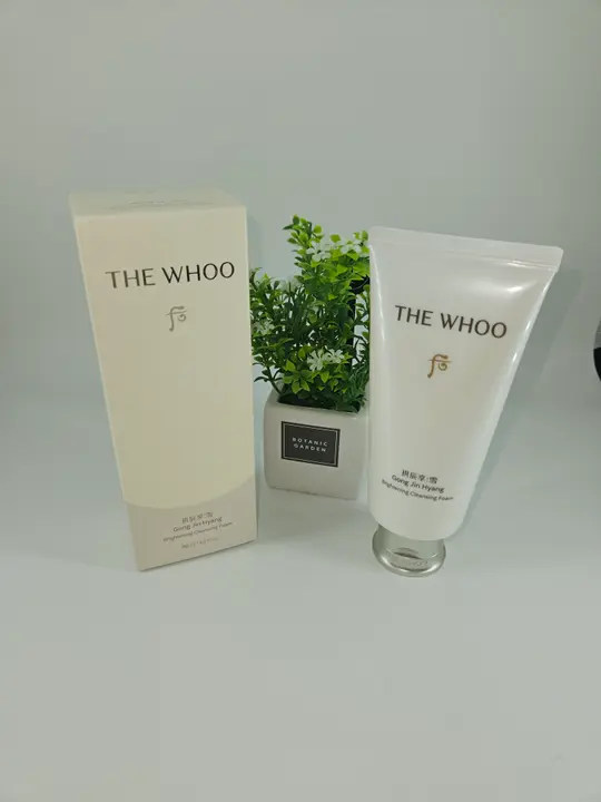 The WHOO Gong Jin Hyang Brightening Cleansing Foam 180 ml (Box 30) (250 g)