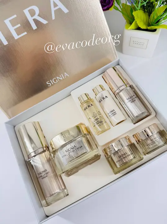 HERA Signia Premium Gift Set (910 g)